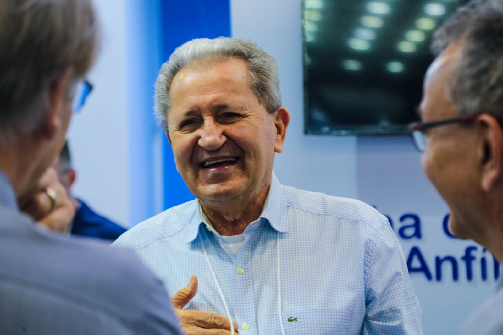 Silvino Geremia sorrindo durante uma conversa